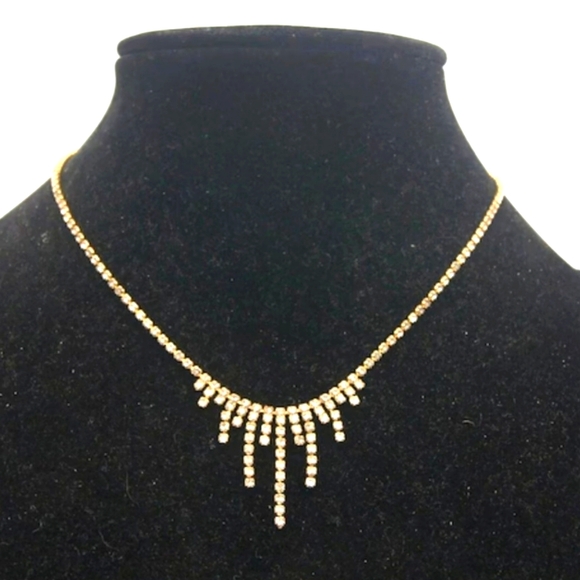 🆕️⭐️🔥JNY Elegant Gold Tiered Necklace🔥⭐️ - Picture 2 of 6